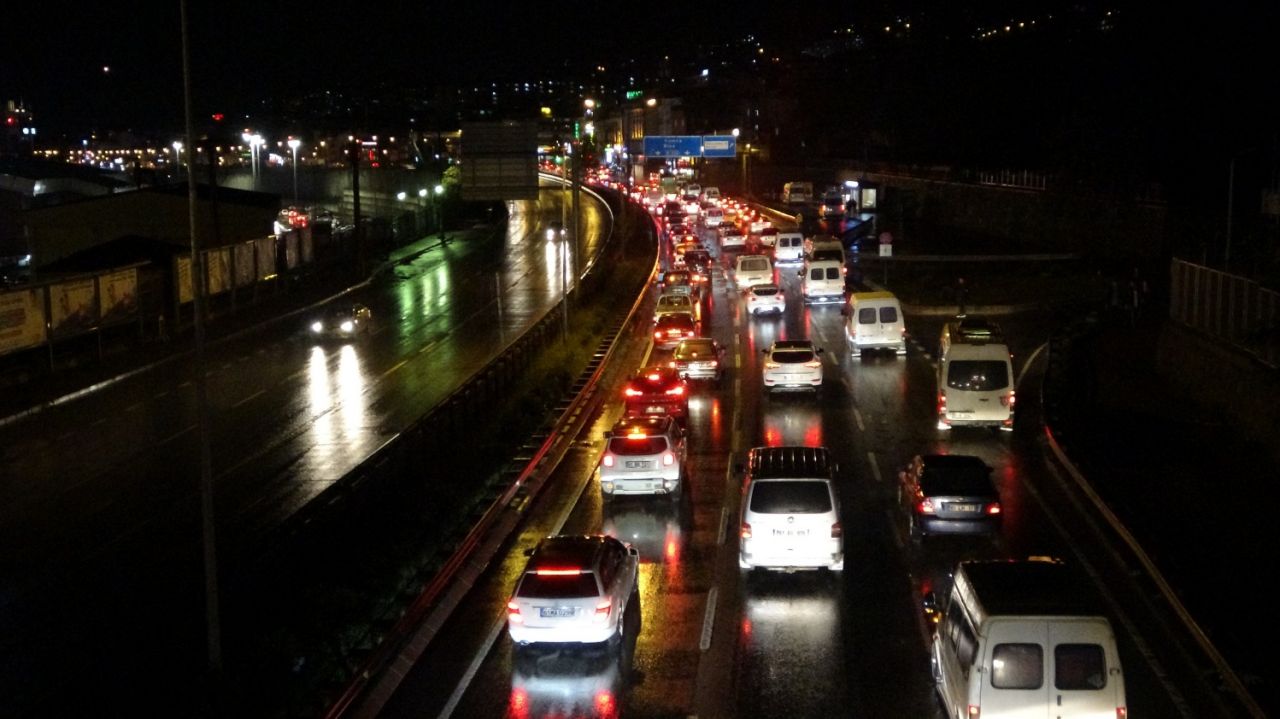 Karadeniz Sahil Yolu göle döndü! 2