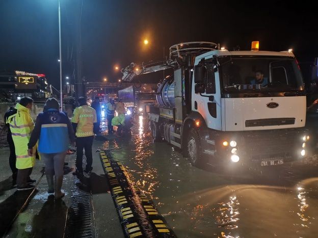 Karadeniz Sahil Yolu göle döndü! 6