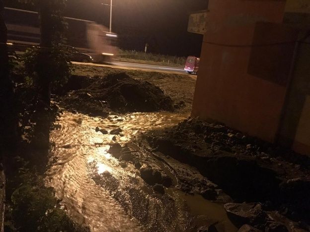 Karadeniz Sahil Yolu göle döndü! 8