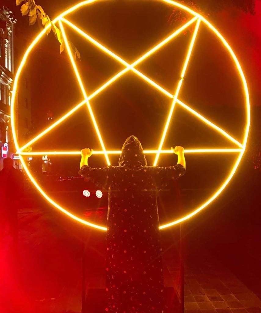 Türk jet sosyetesi "satanist ayin" yaptı! 2