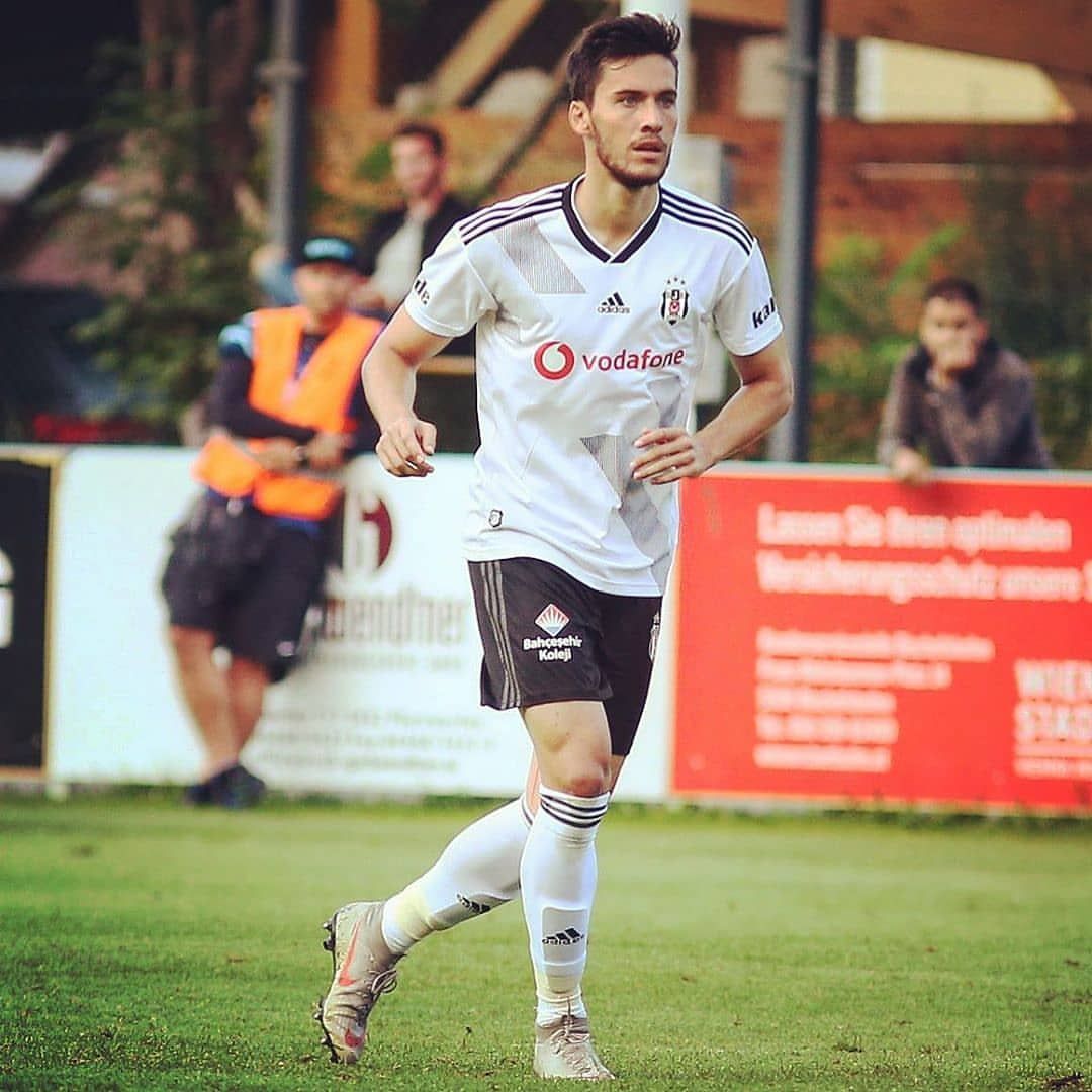 Hukuk bilgisi sayesinde Beşiktaş'a transfer oldu! 10