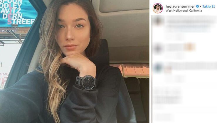 İki genç kız maç esnasında tişörtlerini çıkardı 9