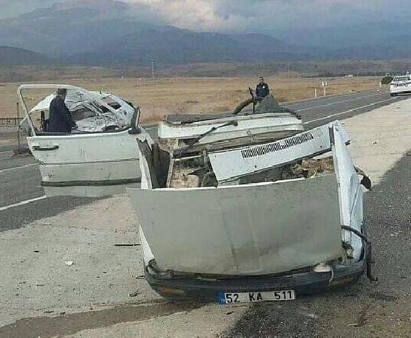 TIR ile çarpışan otomobil ortadan ikiye ayrıldı! 3