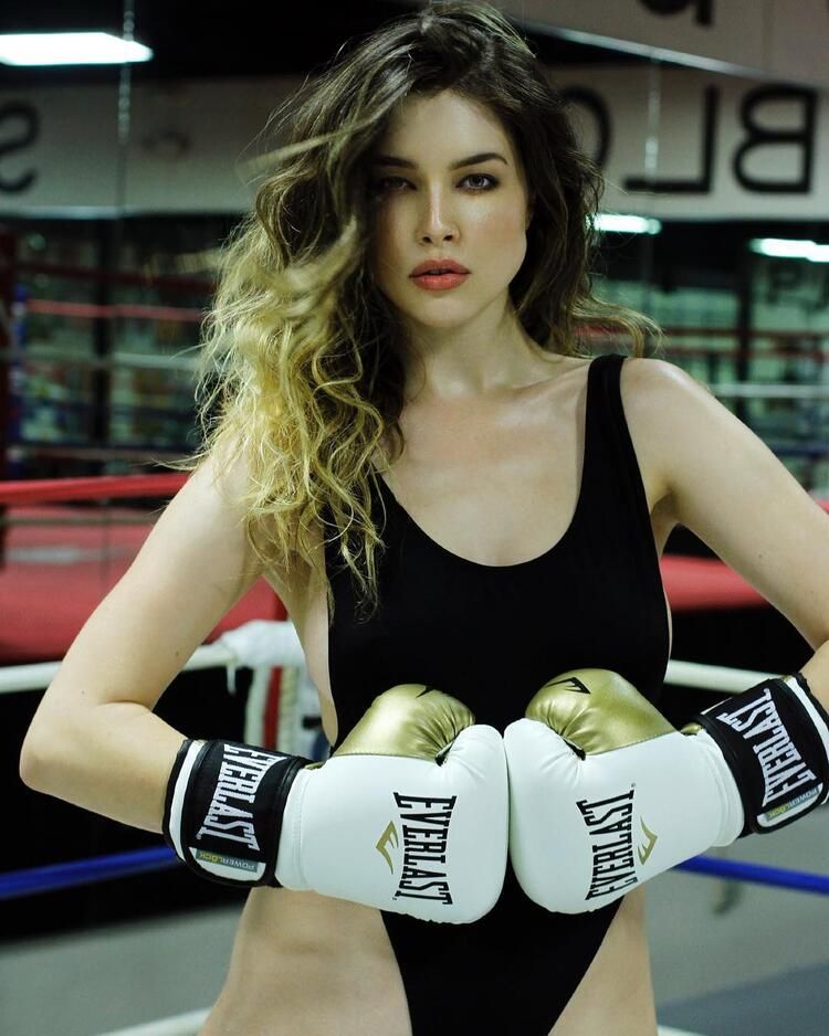 İki fenomenden maçta göğüs şov! 16