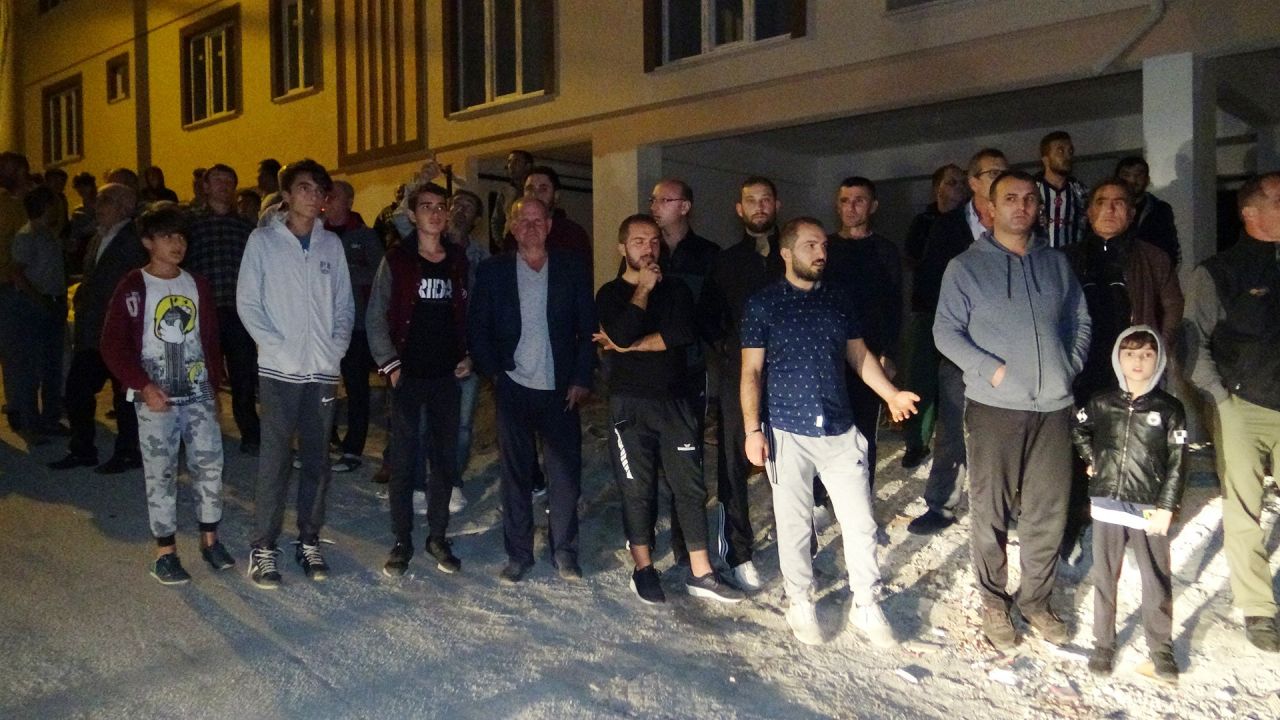 Kavga ettiği kardeşini eve kilitleyip ateşe verdi! 4