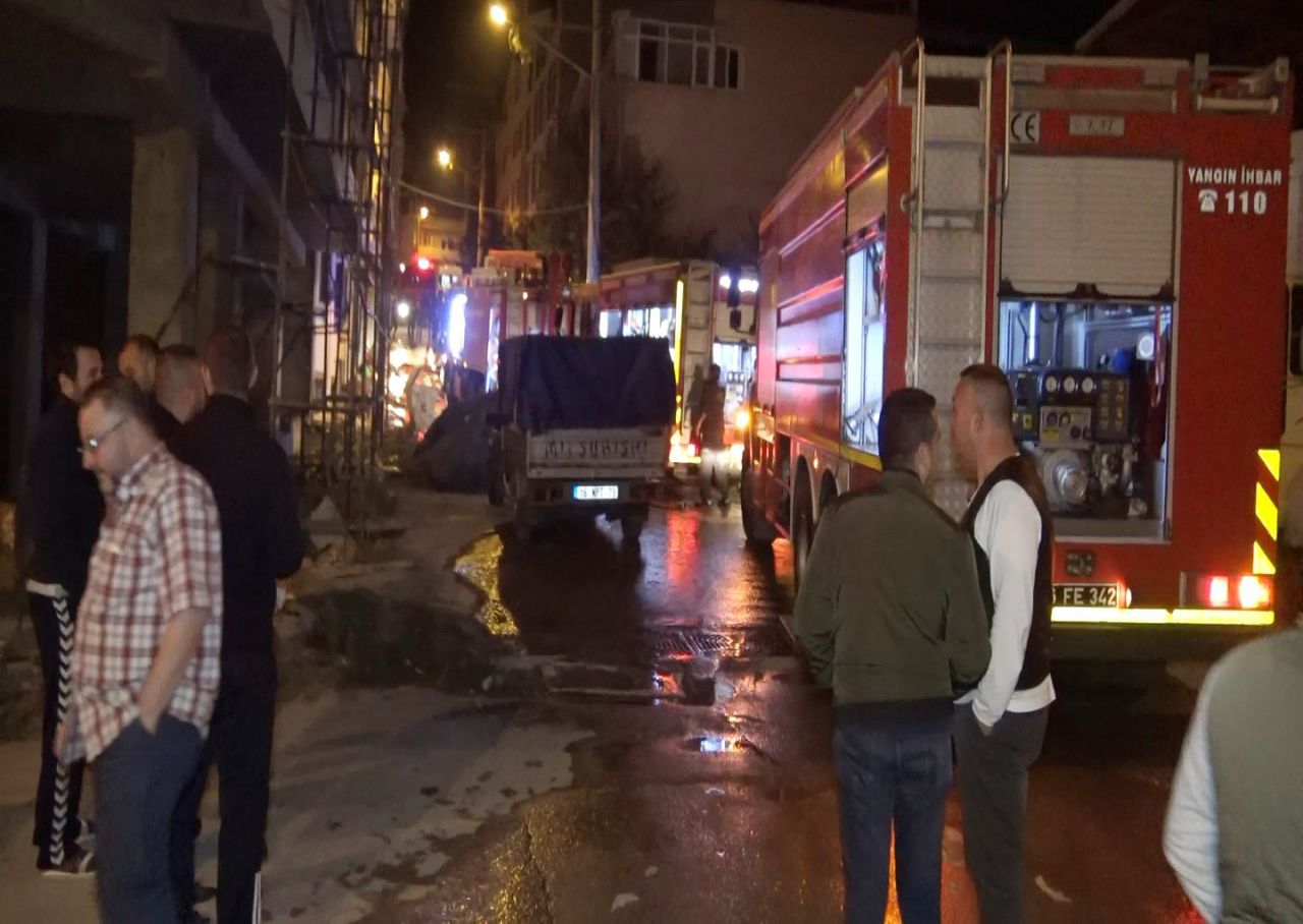 Kavga ettiği kardeşini eve kilitleyip ateşe verdi! 12