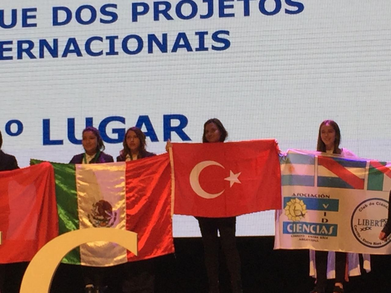 Doğada 3 ayda yok olan poşet ürettiler! 4