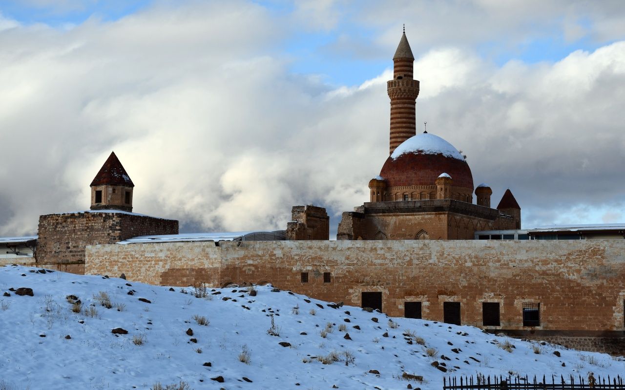 İshak Paşa Sarayı beyaza büründü! 6