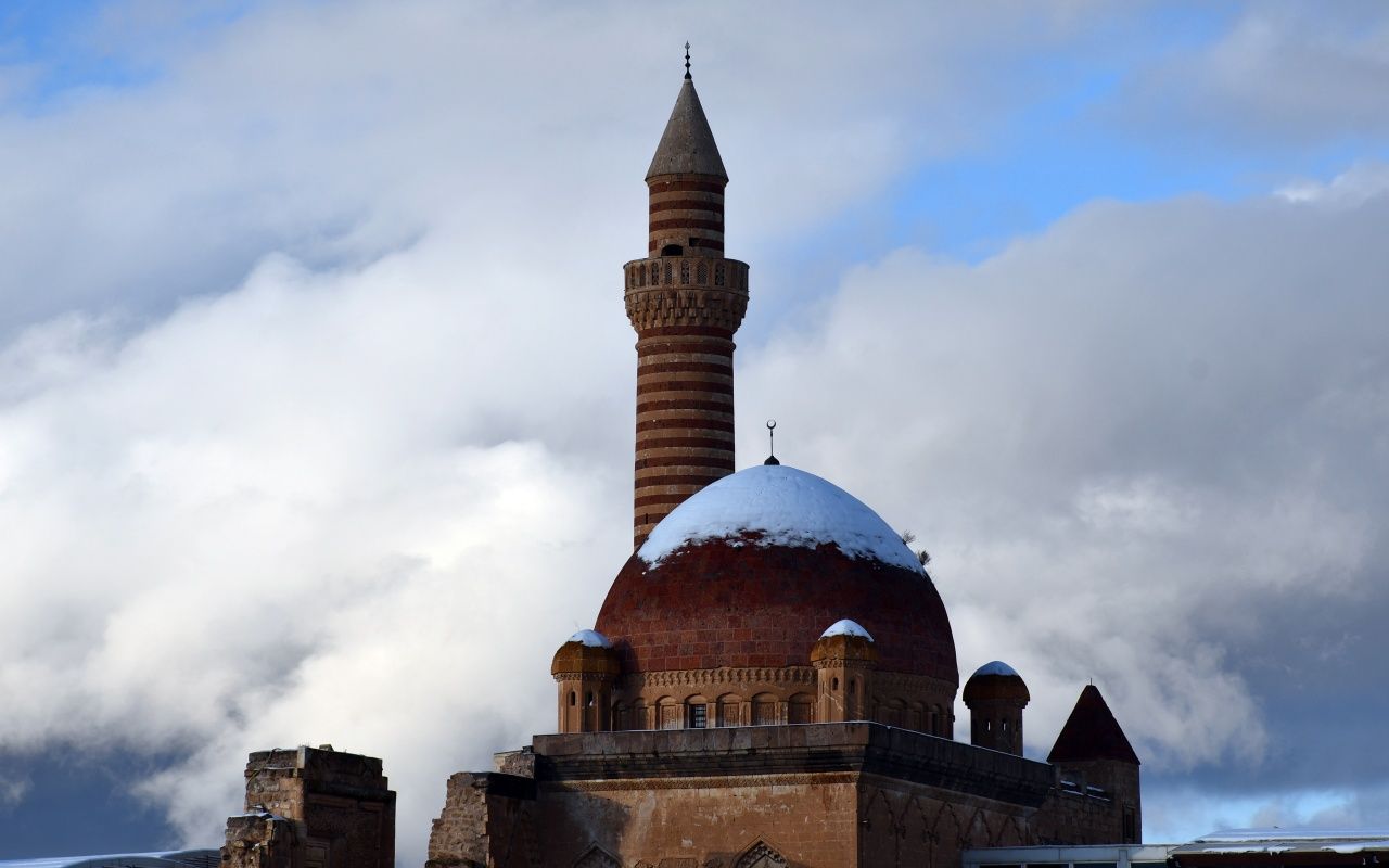 İshak Paşa Sarayı beyaza büründü! 7