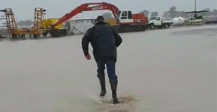 Çıldırtan yağmur! Kimi çıplak koştu, kimi yerlerde yuvarlandı 13
