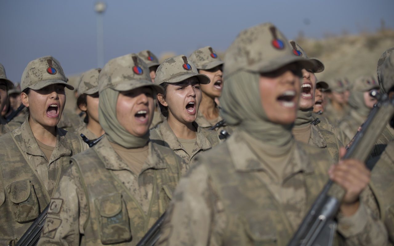 Kadın astsubay adaylarının zorlu eğitimi! 7