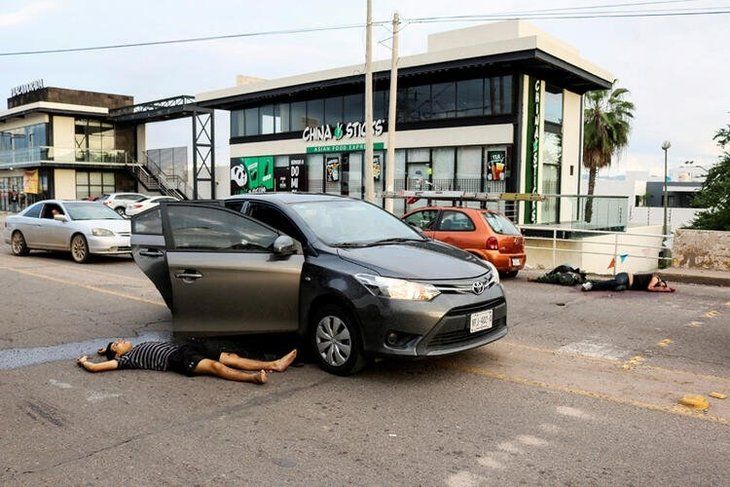 Vahşet! Düğüne giden aileyi kurşuna dizdiler 18