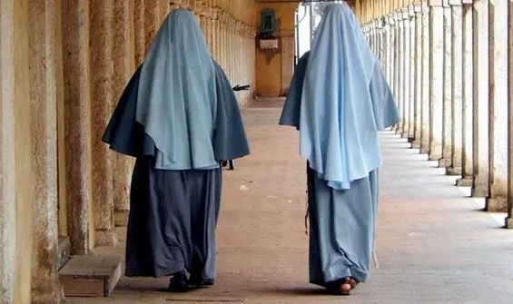Afrika'ya giden rahibeler hamile döndü! 5