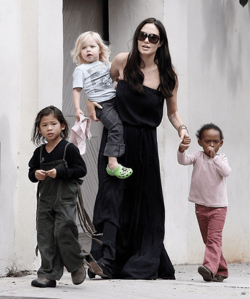 Angelina Jolie eski kocasına inat çıplak poz verdi 10