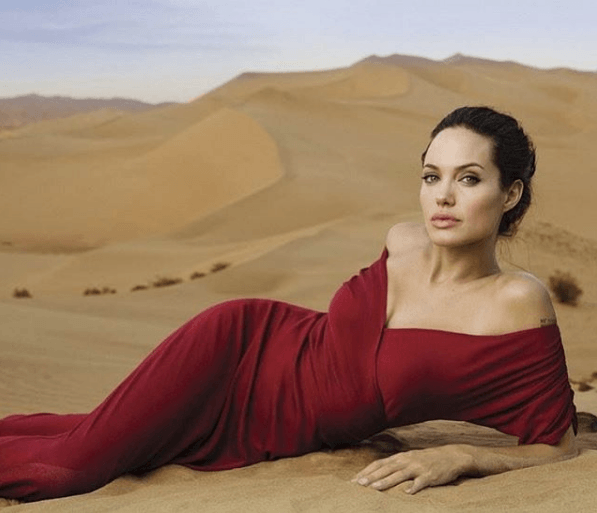 Angelina Jolie eski kocasına inat çıplak poz verdi 7