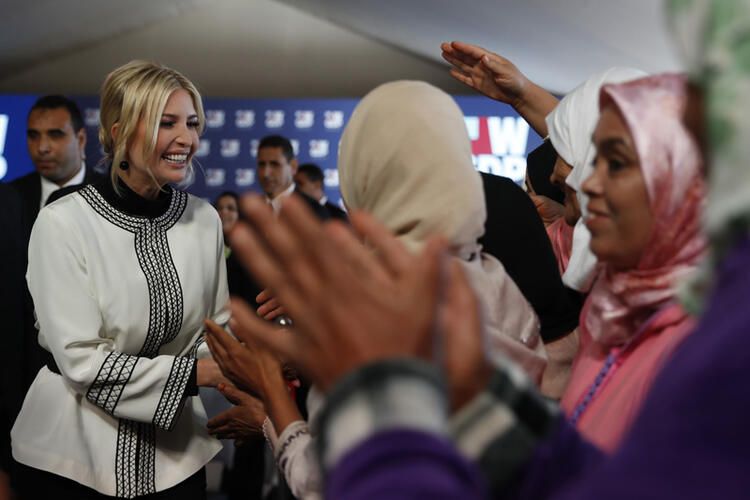 Ivanka Trump'ın elini öptü dünya gündemine girdi! 11