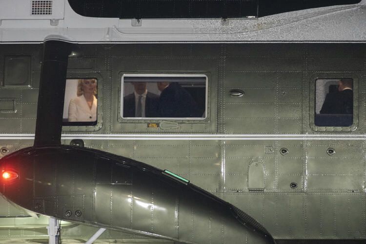 Ivanka Trump'ın elini öptü dünya gündemine girdi! 12