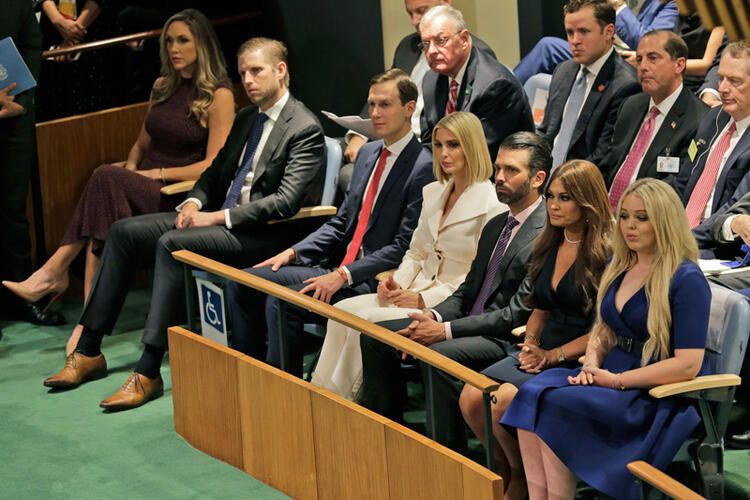 Ivanka Trump'ın elini öptü dünya gündemine girdi! 24