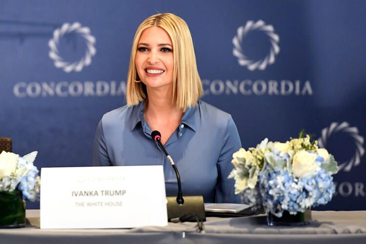 Ivanka Trump'ın elini öptü dünya gündemine girdi! 27