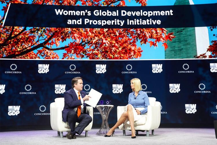 Ivanka Trump'ın elini öptü dünya gündemine girdi! 28