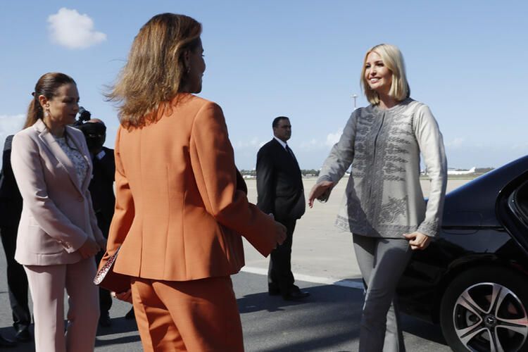Ivanka Trump'ın elini öptü dünya gündemine girdi! 3