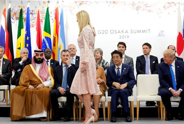 Ivanka Trump'ın elini öptü dünya gündemine girdi! 35