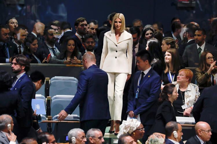 Ivanka Trump'ın elini öptü dünya gündemine girdi! 43