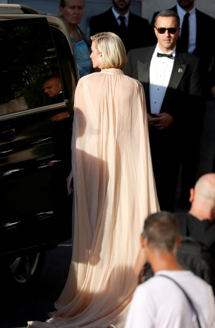 Ivanka Trump'ın elini öptü dünya gündemine girdi! 44