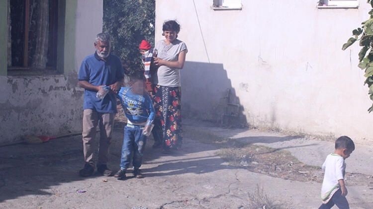 Akılalmaz hastalık! Ailesi eline pet şişe takıyor... 2