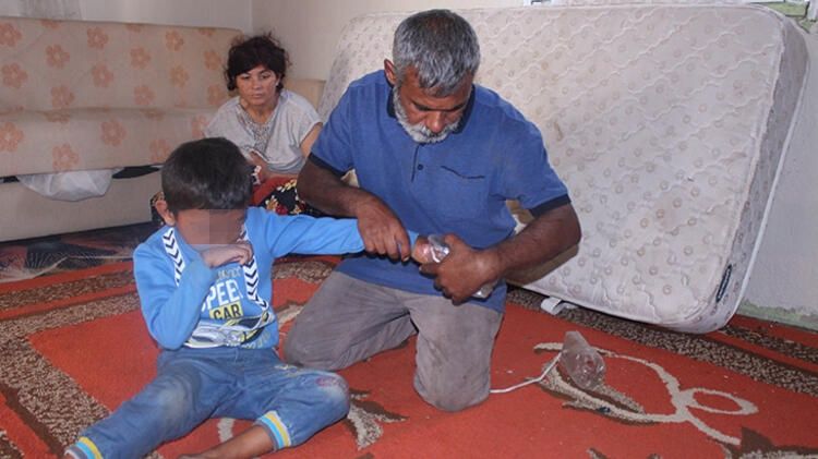 Akılalmaz hastalık! Ailesi eline pet şişe takıyor... 7