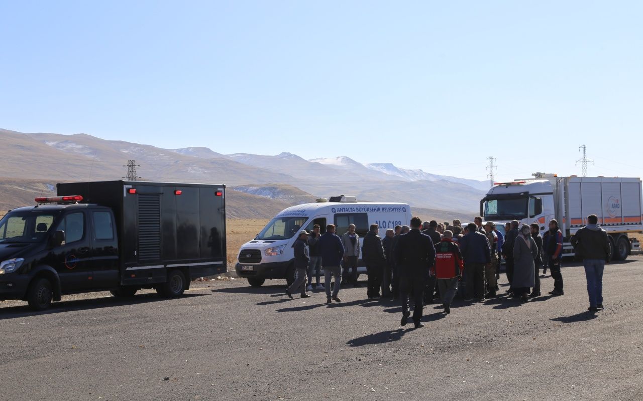 Antalya'da ölü bulunan aile Erzurum'da defnenildi! 1