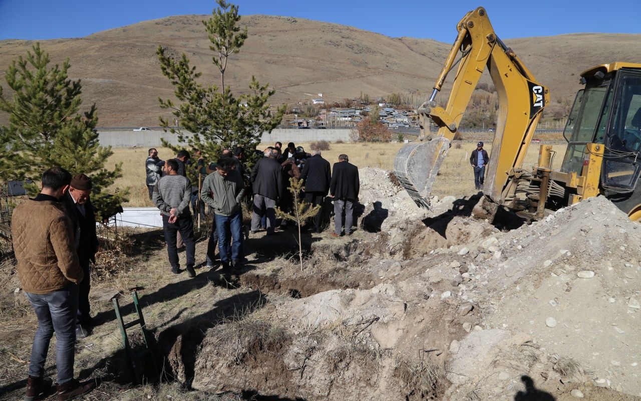 Antalya'da ölü bulunan aile Erzurum'da defnenildi! 3
