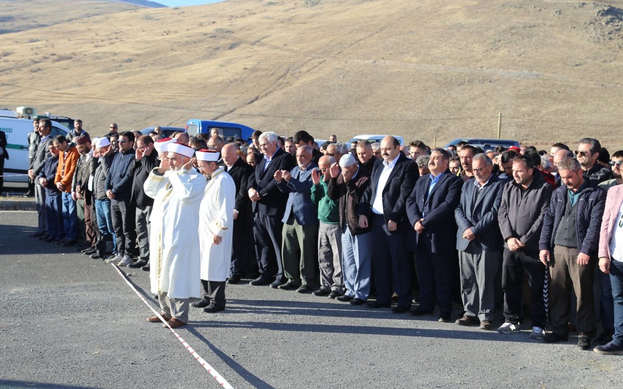 Antalya'da ölü bulunan aile Erzurum'da defnenildi! 6
