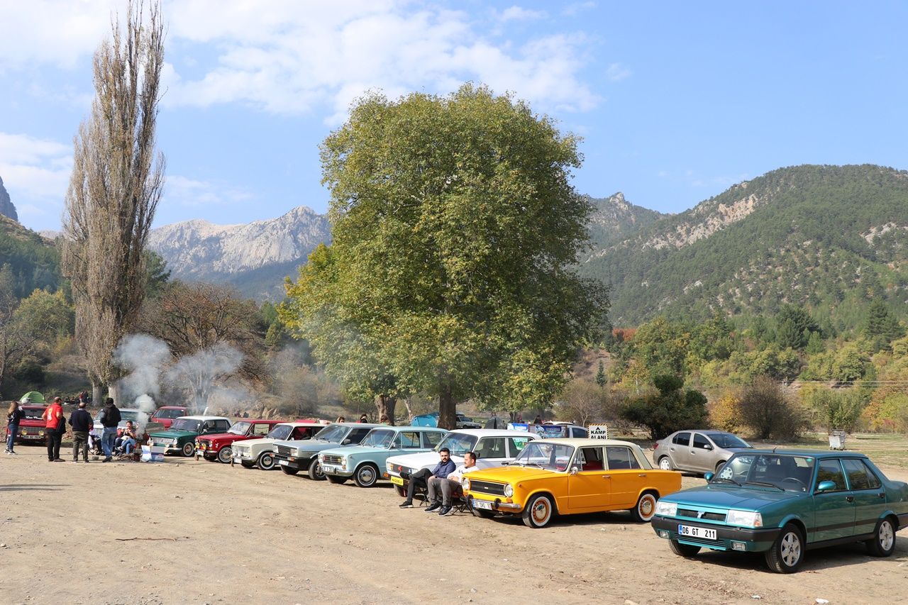 "Murat 124" tutkunları Pozantı'da buluştu... 2