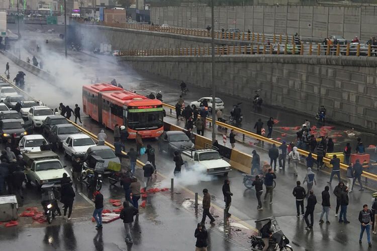 İran'da sular durulmuyor! 12