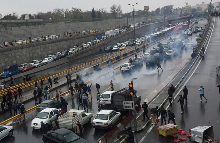 İran'da sular durulmuyor! 4