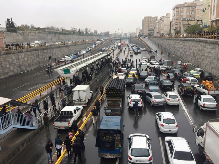 İran'da sular durulmuyor! 5