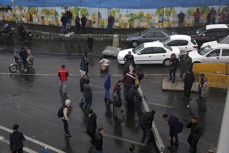 İran'da sular durulmuyor! 7