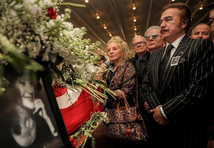 Yıldız Kenter'in cenaze töreninden kareler! 10