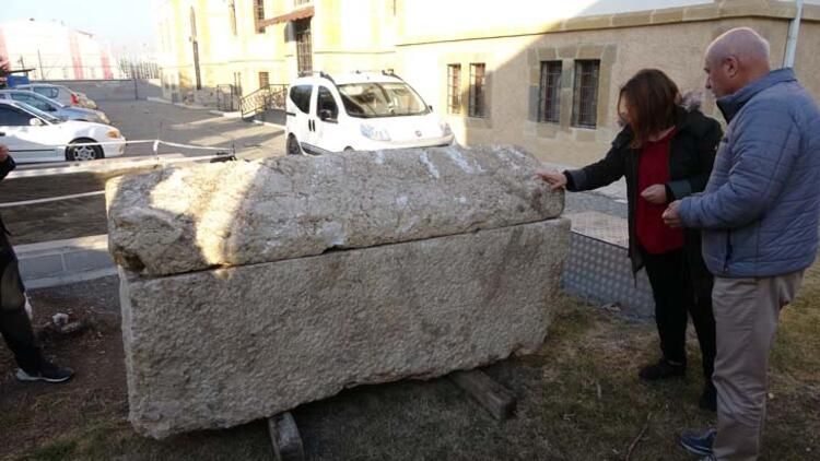 Çorum'da 2 bin yıllık lahit bulundu! 2
