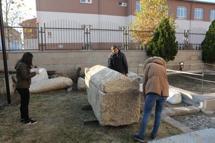 Çorum'da 2 bin yıllık lahit bulundu! 8