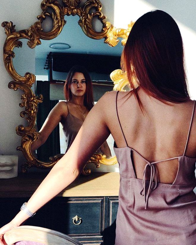 Çıplak fotoğrafları ortaya çıkınca işinden oldu! 1