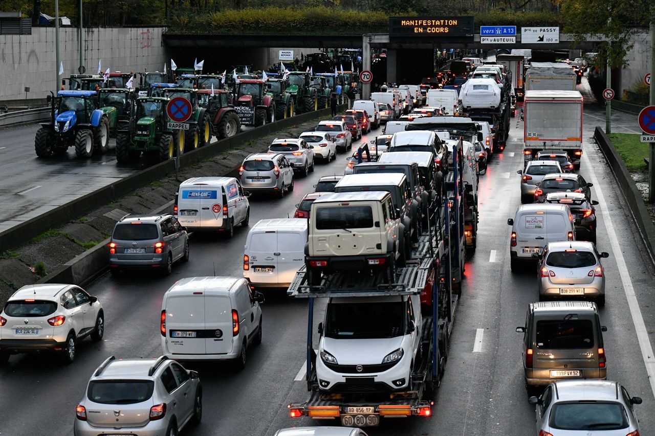 Paris'te traktörlü öfke... 15
