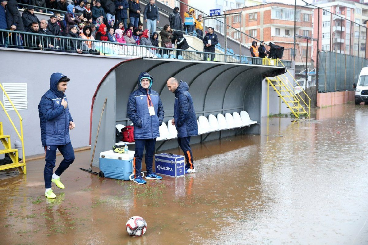 Hekimoğlu Trabzon-Başakşehir maçı bu zeminde oynandı! 2