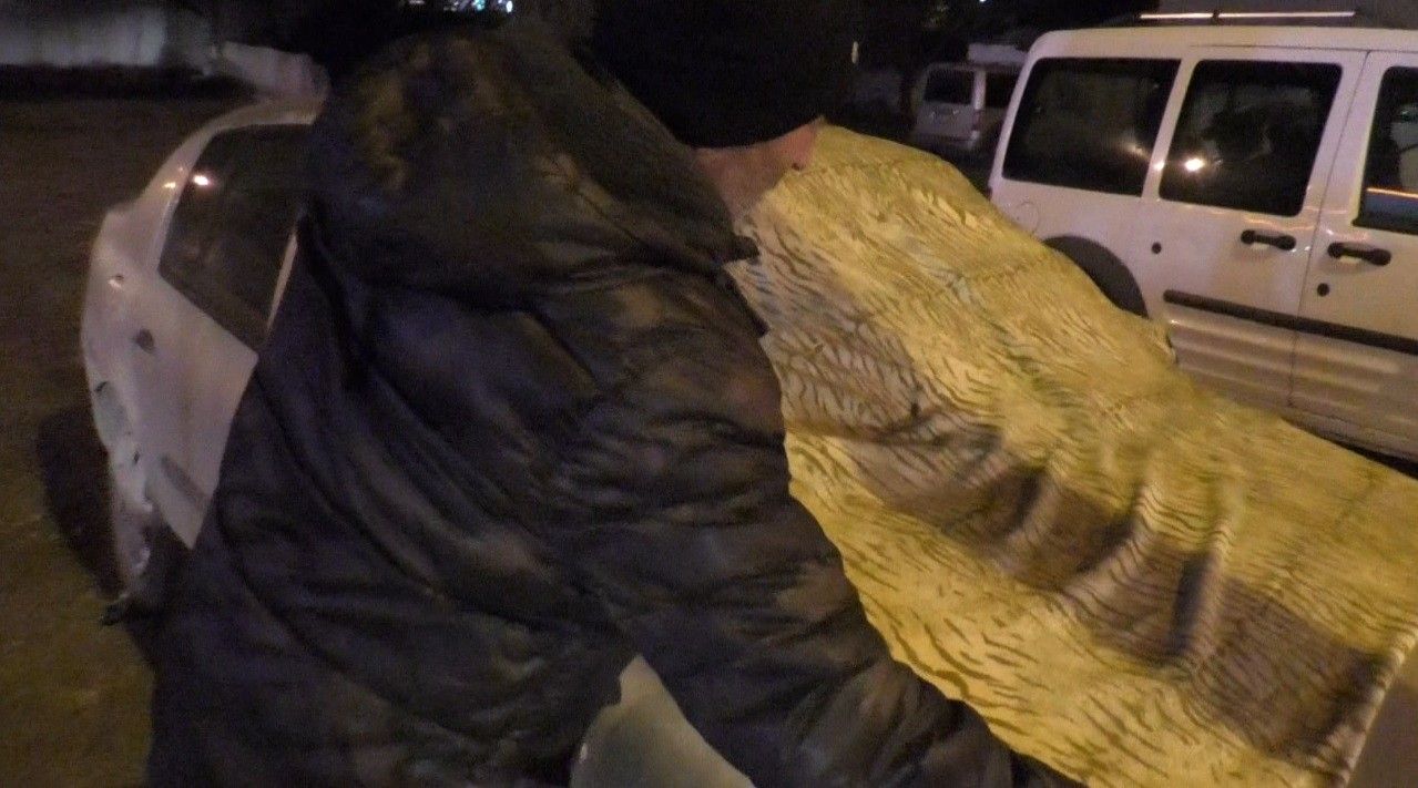 Kars'ta araçlara halılı ve battaniyeli koruma... 4