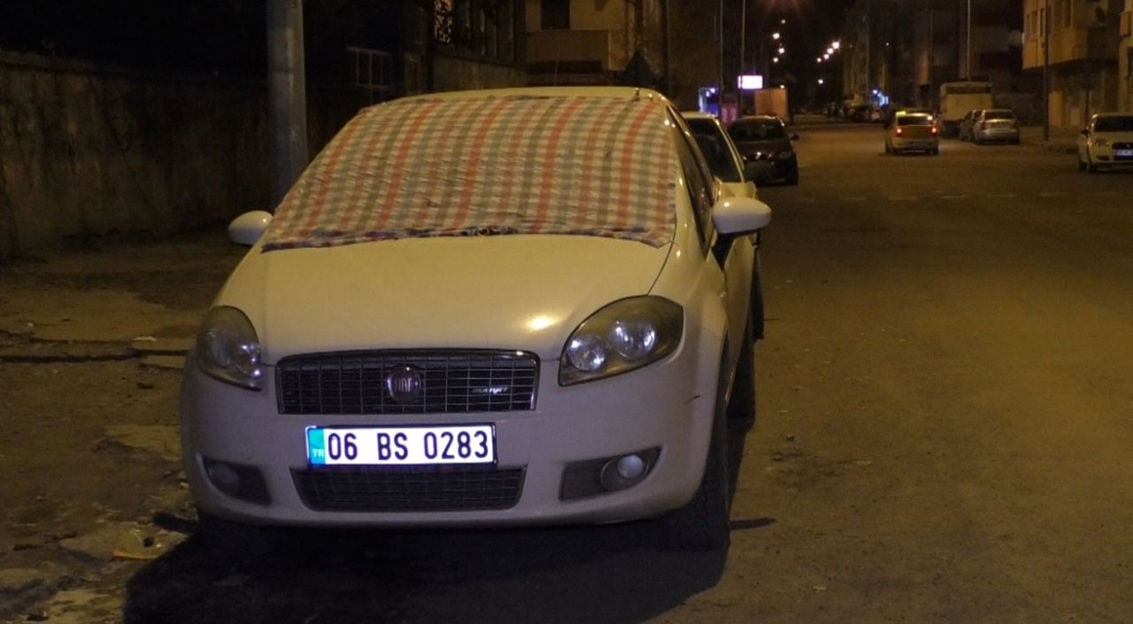 Kars'ta araçlara halılı ve battaniyeli koruma... 1