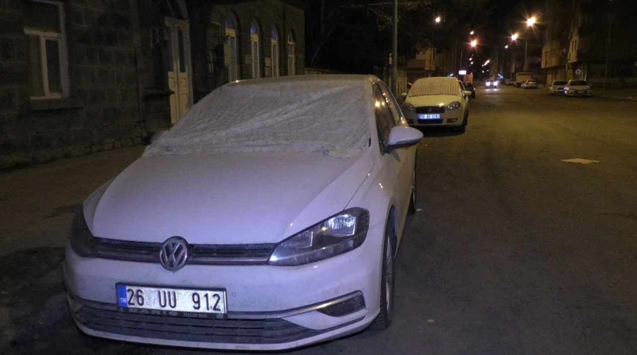 Kars'ta araçlara halılı ve battaniyeli koruma... 3