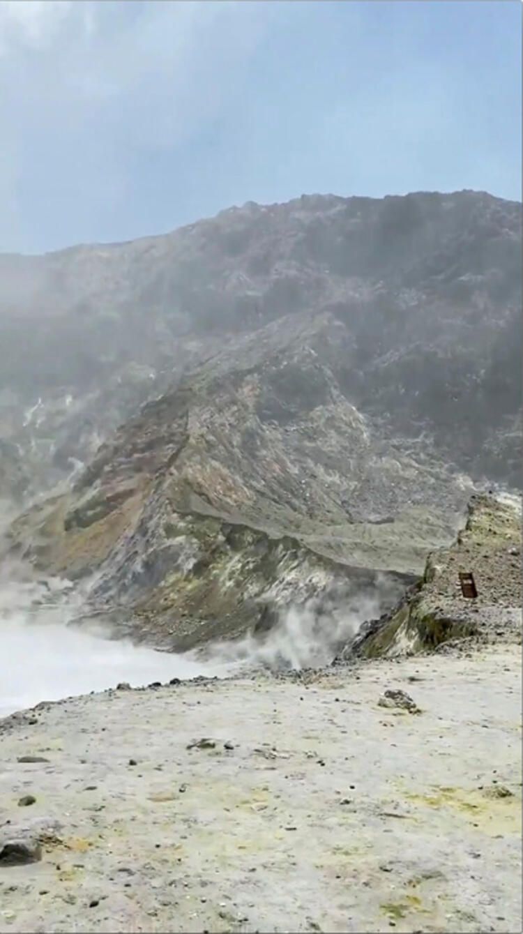 Volkan faciası! Turistler gezerken patladı... 5
