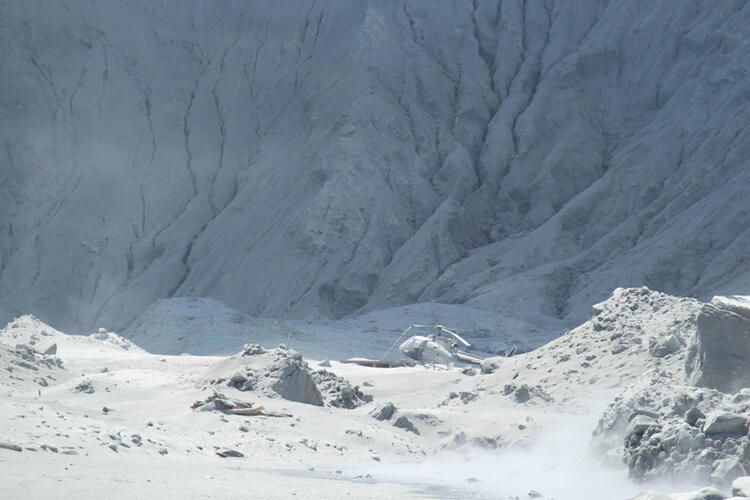 Volkan faciası! Turistler gezerken patladı... 6