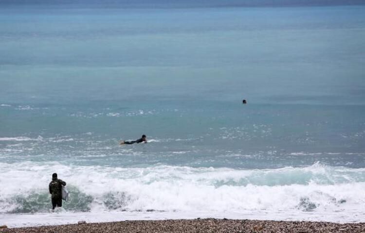 Turistler 'kırmızı alarm'a aldırmadı! 17